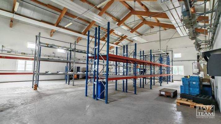 Lager- und Produktionshalle