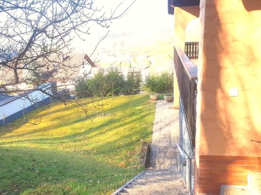 Seitenansicht mit Balkon.jpg