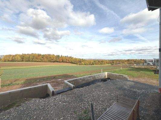 halbfertige Terrasse mit Blick ins Land