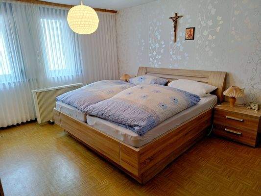 Großes Schlafzimmer