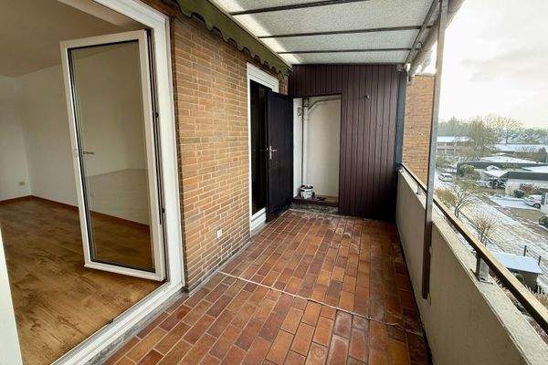 Südbalkon mit Abstellraum