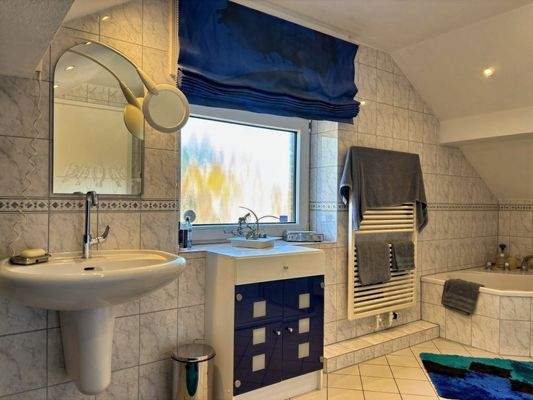 Badezimmer im Dachgeschoss