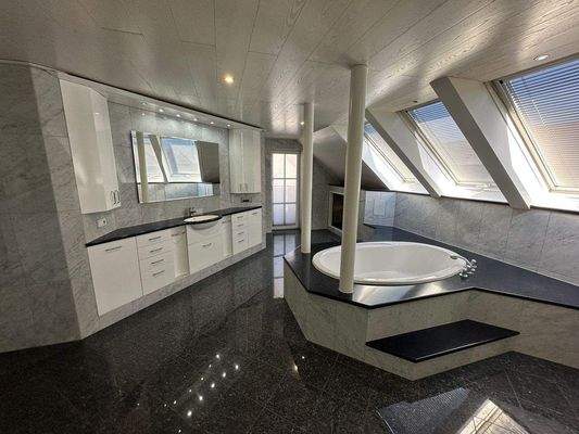 Badezimmer im OG (2)