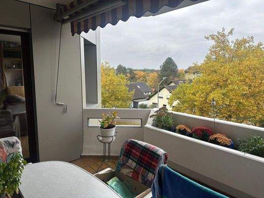 Balkon mit Herbstblick