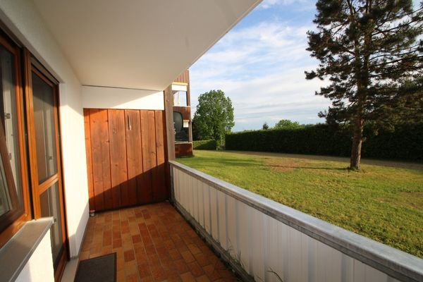 Balkon mit Blick ins Grüne 