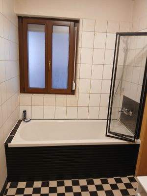Badewanne im Tageslicht-Bad