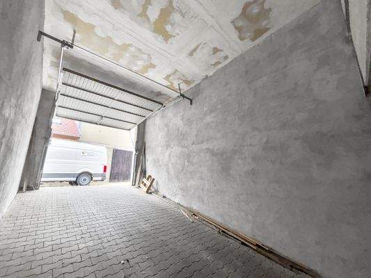 Zufahrtsrampe zum Weinkeller