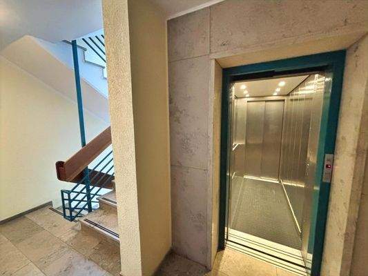 Wohnanlage mit Fahrstuhl