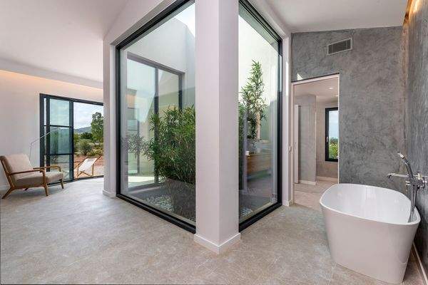 Schlafzimmer mit Badezimmer en Suite