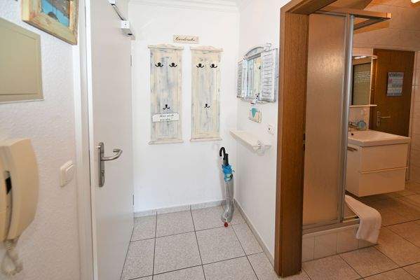 Windfang m. Garderobe