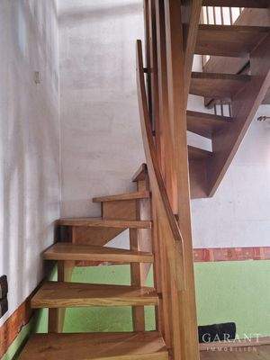 moderne Holztreppe