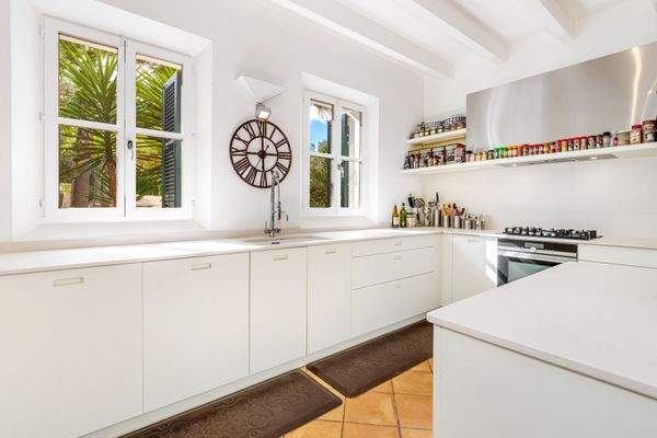 Komplett ausgestattete Küche