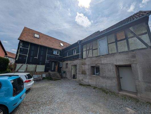 Förderansicht Wohnhaus und Eingang zur Marionette Wohnung