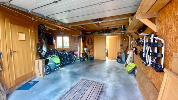 Große Garage