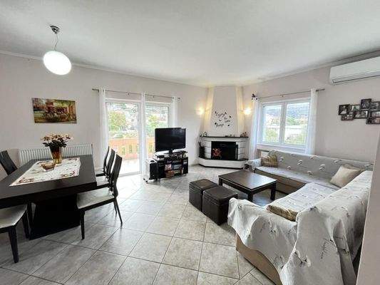 MIT VIDEO: Kreta, Neo Chorio: Zwei- Apartmentshaus zu verkaufen