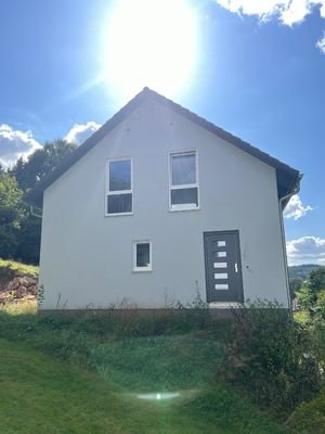 Einfamilienhaus mit Garten und Terrasse