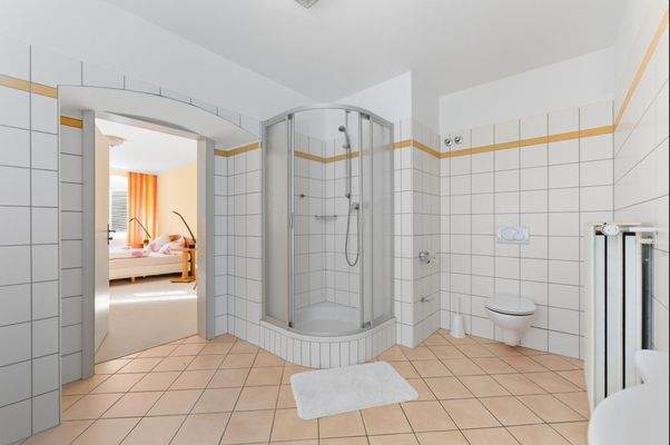 Badezimmer zum Hotelzimmer Beispiel