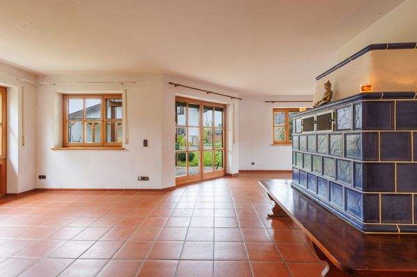 Kachelofen mit Ofenbank