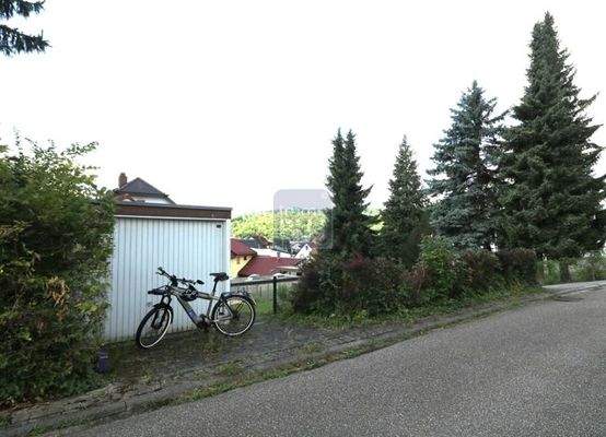 Grundstück mit Garage