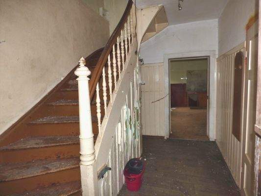 Flur mit Treppenhaus im Haus