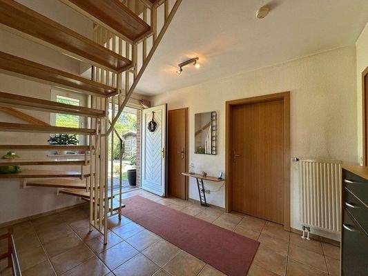 Flur mit Eingangstür