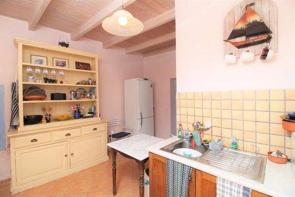 Schönes Steinhaus zum Verkauf mit Meerblick in Aspro