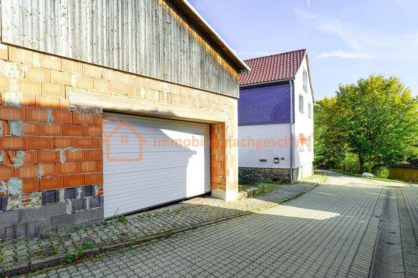 Haus mit Scheune und Garage