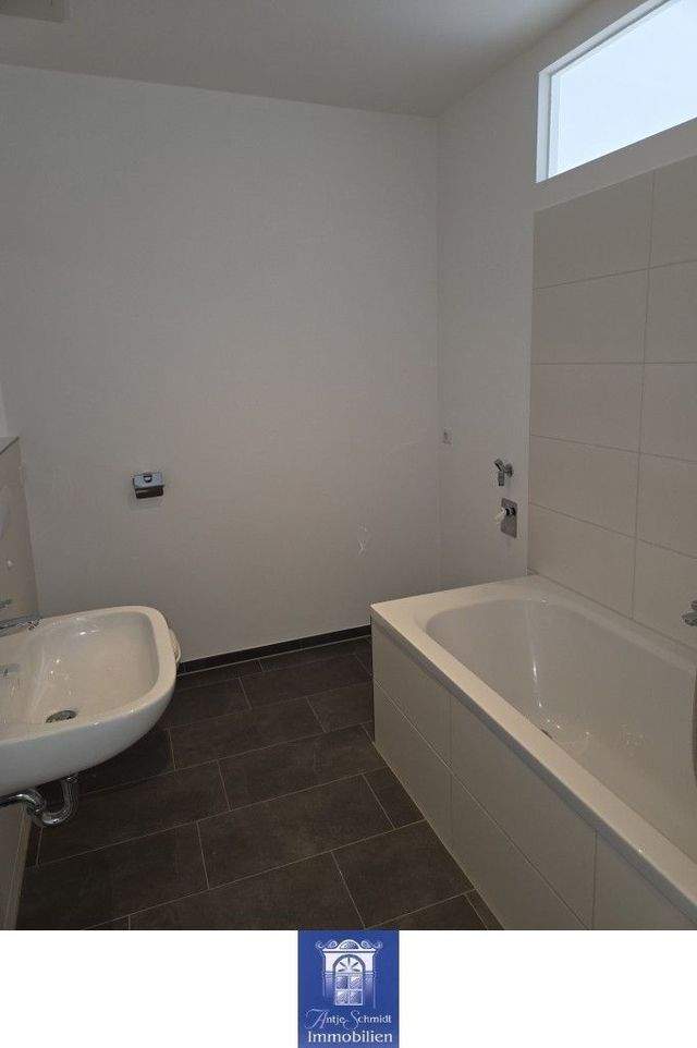 Viel Platz für die Familie! Wohnung mit Balkon und Terrasse in Weinböhla! - Photo 2