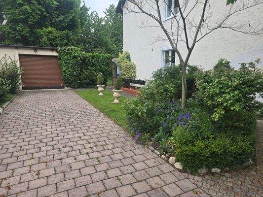 Garageneinfahrt (Osten)