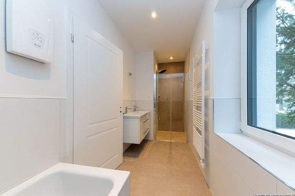 Dusch- und Wannenbad