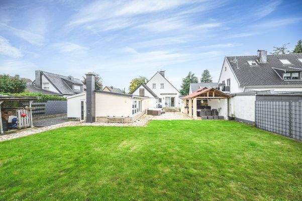 Garten mit Rückansicht