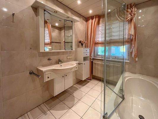 Badezimmer im Erdgeschoss