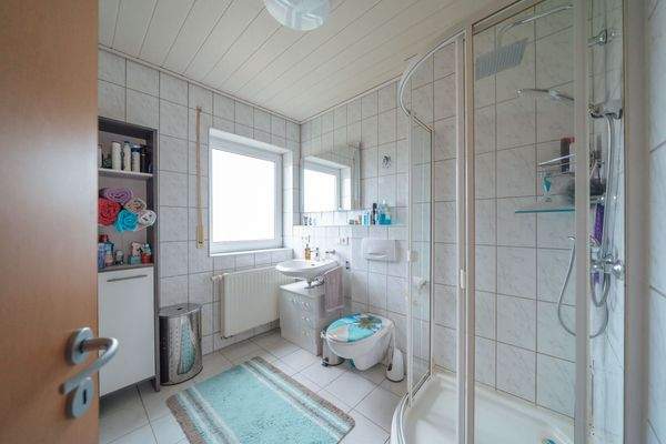 Obergeschoss_Badezimmer_1_Objekt Ichenhausen Oxenbronn