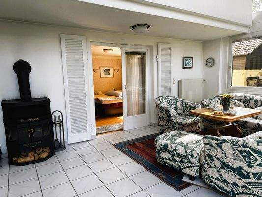 Blick vom Wohnzimmer ins Schlafzimmer