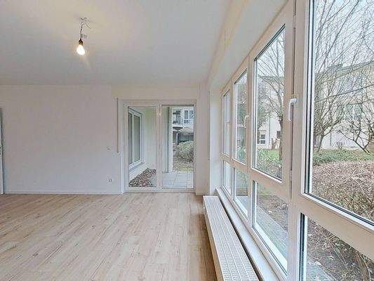 Ansicht II: Wohn- und Esszimmer mit offenem Küchenbereich