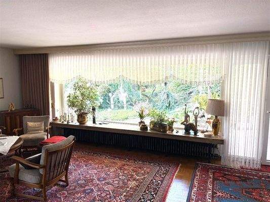 Wohnzimmer mit Panoramafenster