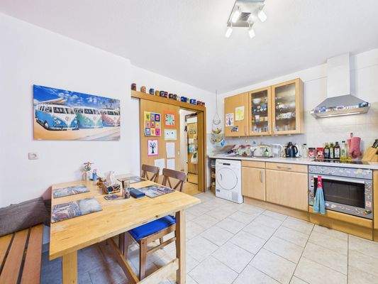 Küche mit Essbereich