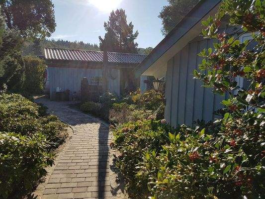 Carport und Nebenraum