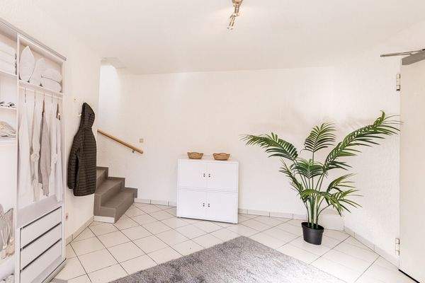 Eingangsbereich mit Zugang zur Garage