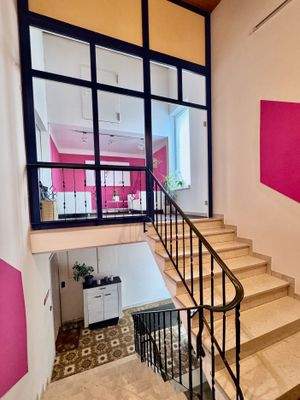 Aufgang zu Gewerberäumen im DG