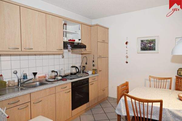 Küche mit Einbauküche