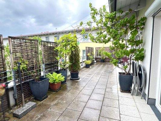 10. große, sonnige Dachterrasse.jpg