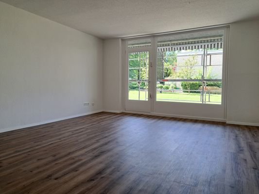 großzügiges Wohnzimmer