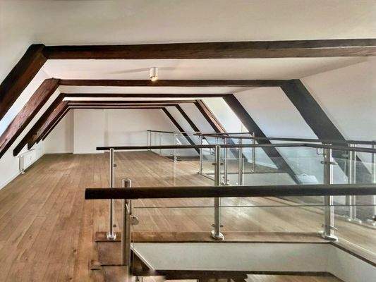 lichtdurchflutete Galerie