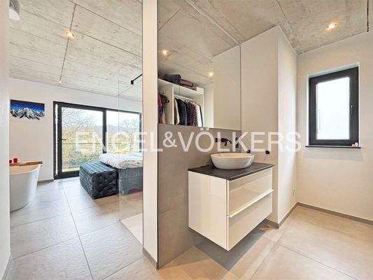 Ankleide mit Waschbecken