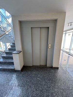 Treppenhaus, Lift