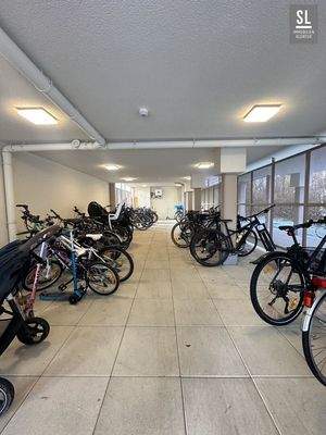 Geräumiger Fahrradabstellraum