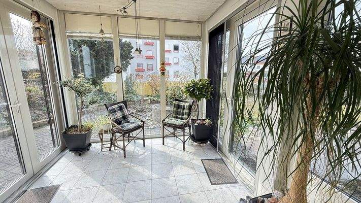 lichtdurchfluteter Wintergarten