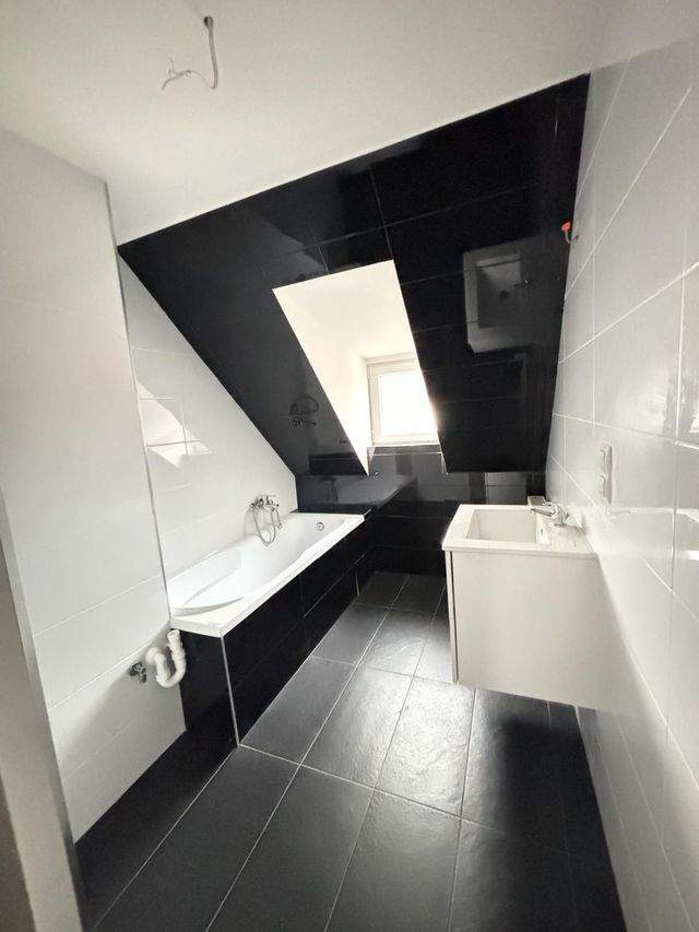 Zentral und charmant: 3-Zimmer-Dachgeschosswohnung in Gera - Photo 4