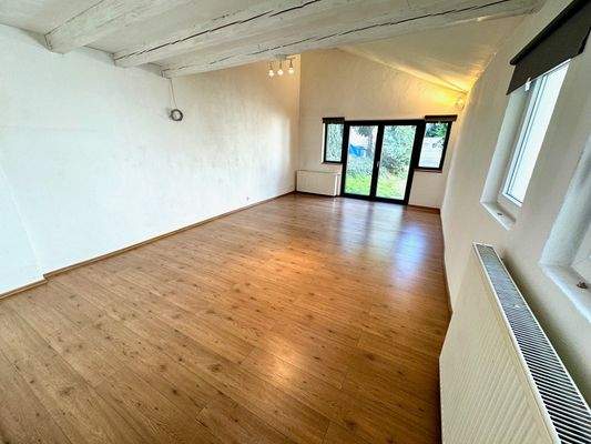 B12 Wohn-Schlafzimmer ELW.jpg